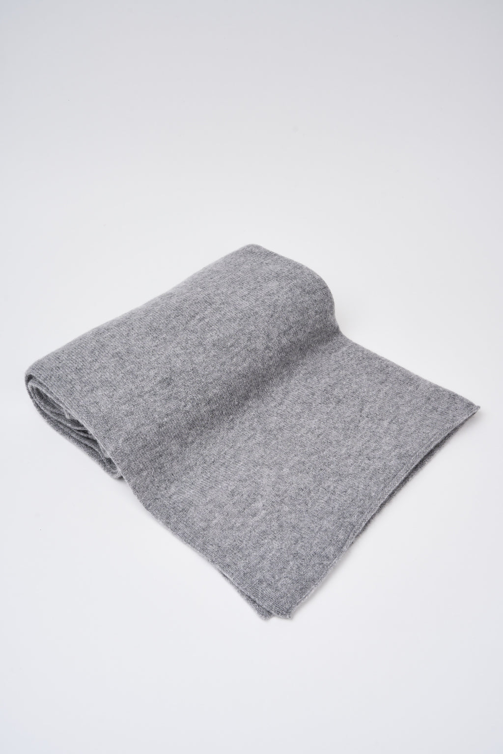 EMPORIO ARMANI SCIARPA LOGO LETTERING JACQUARD Uomo Grigio | Mascheroni EMPORIO ARMANI SCIARPA LOGO LETTERING JACQUARD Uomo Grigio | Mascheroni