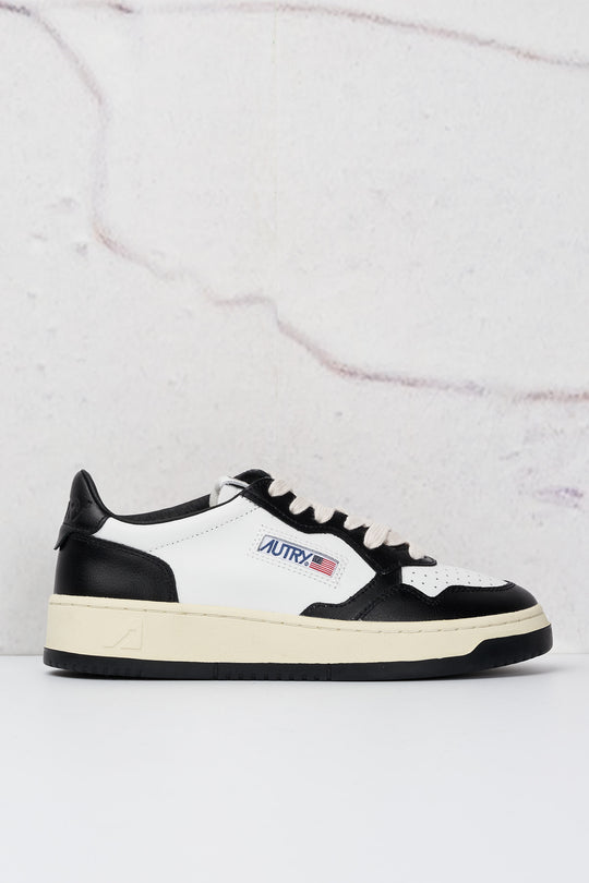 Autry Medalist Low in Pelle Bicolor Bianco/Nero 5200